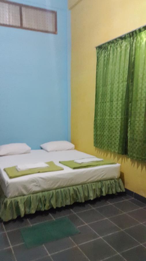 Kampung Bule Hostel Labuan Bajo Exterior photo
